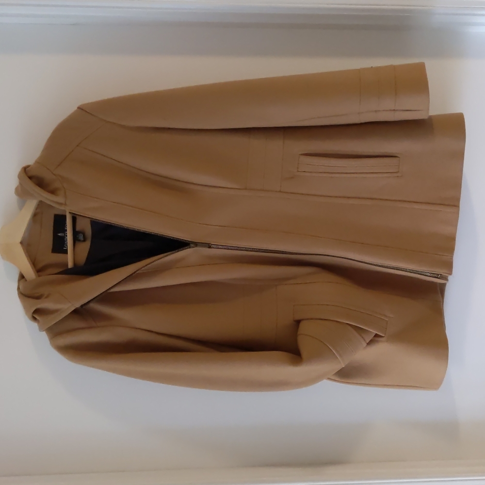 Camel wool coat with hood and zipper